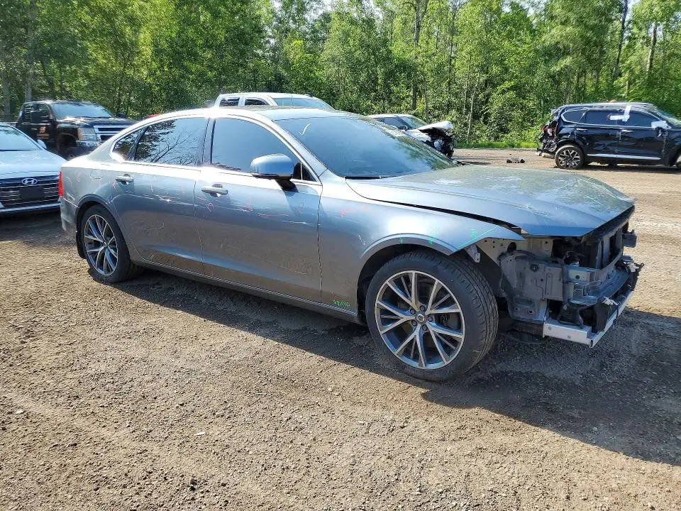 2018 VOLVO S90 T6 MOMENTUM  