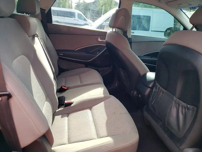 2017 HYUNDAI SANTA FE SE  