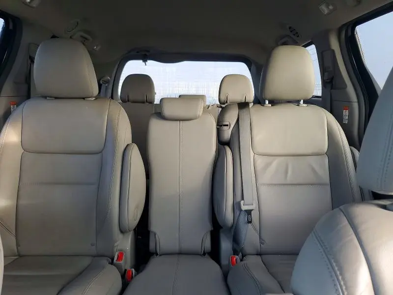 2015 TOYOTA SIENNA XLE 8-PASSENGER  