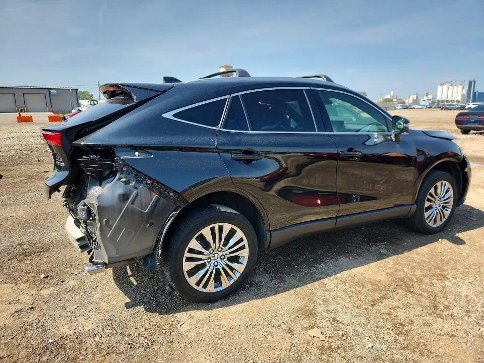 2022 TOYOTA VENZA XLE  