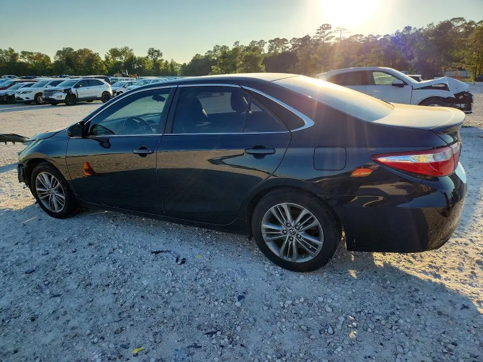 2015 TOYOTA CAMRY SE  
