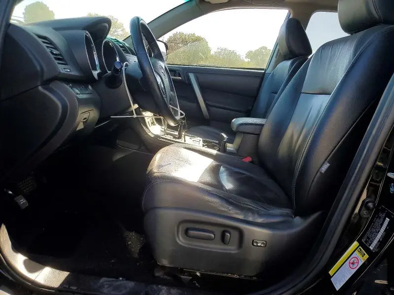 2012 TOYOTA HIGHLANDER SE  