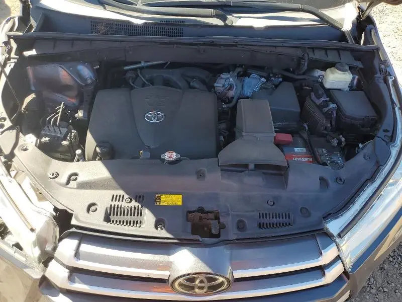 2017 TOYOTA HIGHLANDER LE  