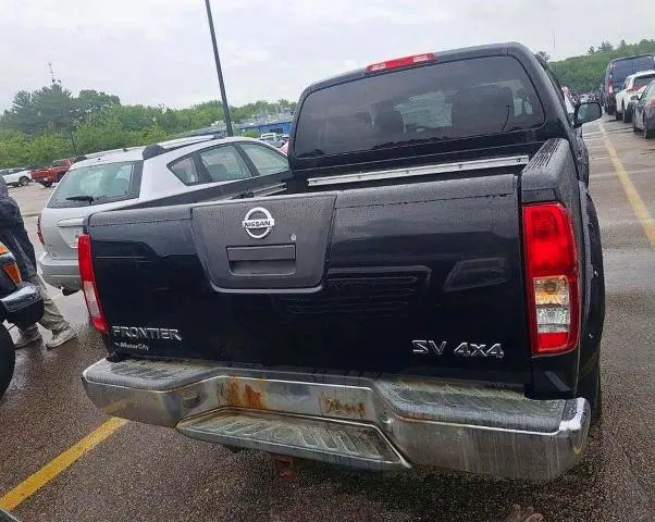 2011 NISSAN FRONTIER S  