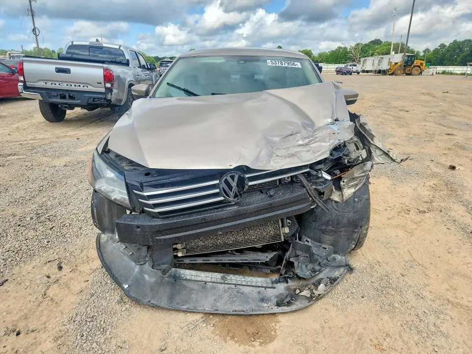 2015 VOLKSWAGEN PASSAT SE  