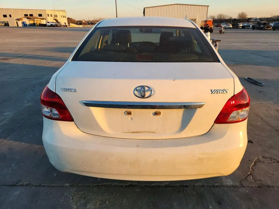 2010 TOYOTA YARIS BASE  