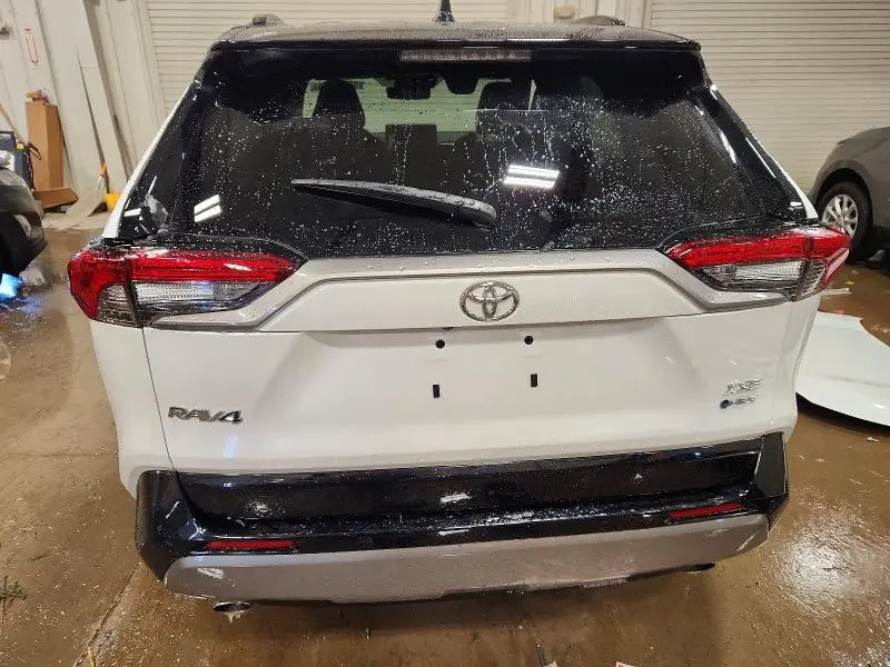 2025 TOYOTA RAV4 XSE  