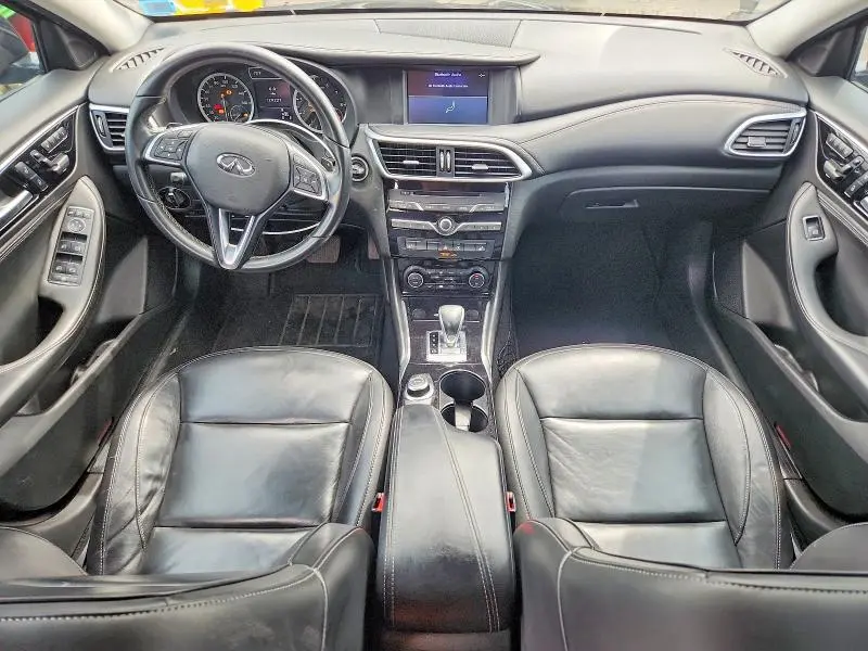 2018 INFINITI QX30 LUXURY  