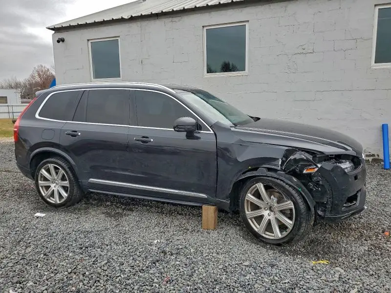 2017 VOLVO XC90 T6  