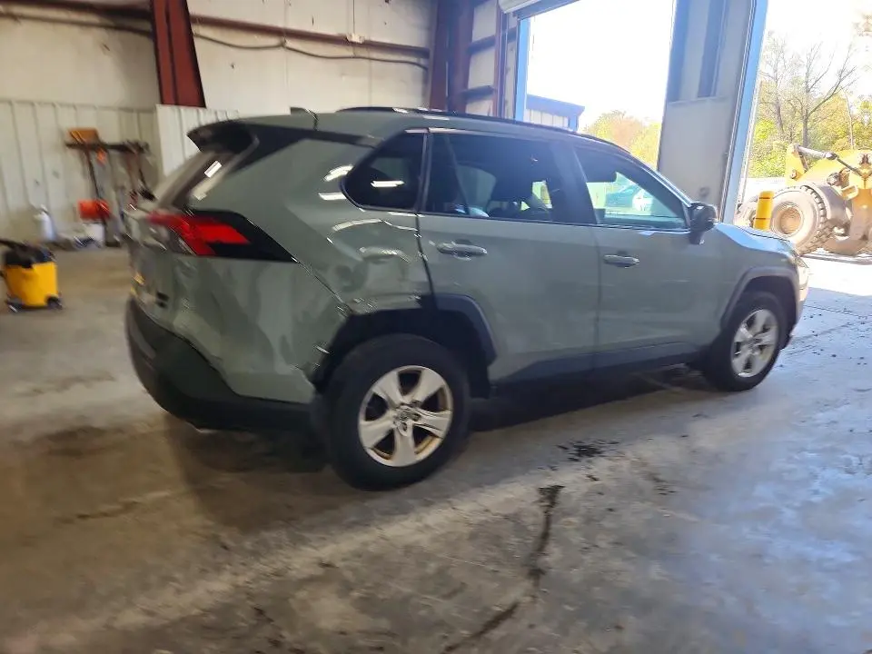 2021 TOYOTA RAV4 XLE  