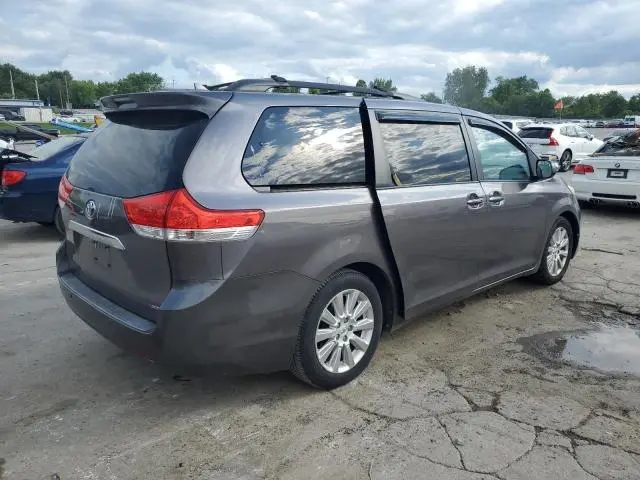 2011 TOYOTA SIENNA XLE  