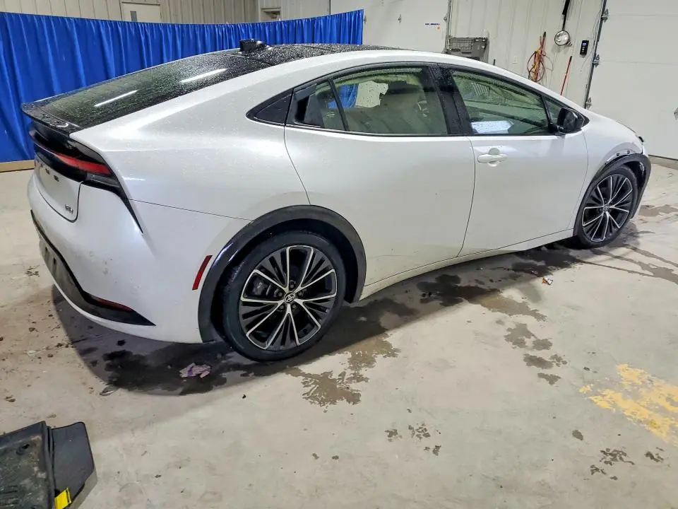 2023 TOYOTA PRIUS XLE  
