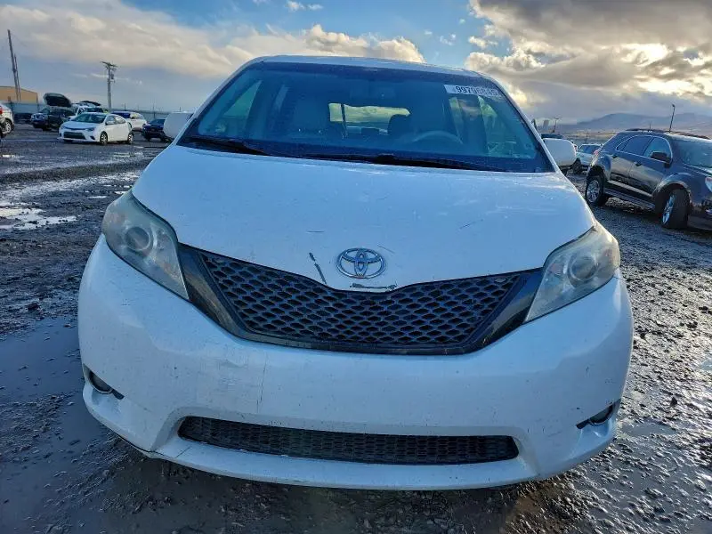 2013 TOYOTA SIENNA XLE  