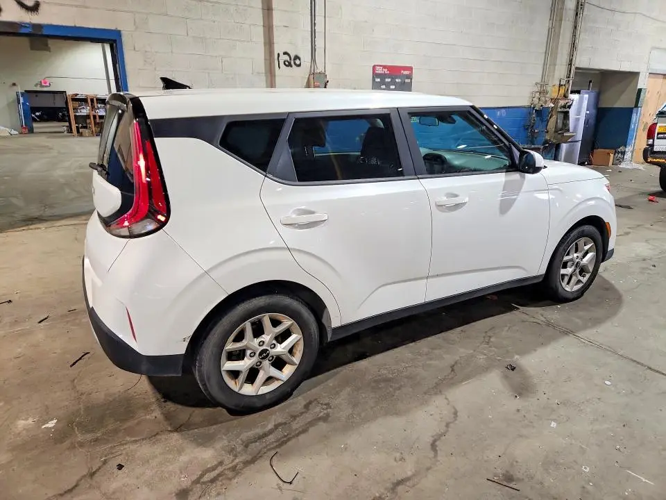 2023 KIA SOUL LX  