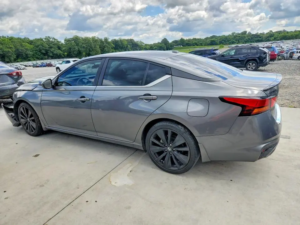 2022 NISSAN ALTIMA SR  