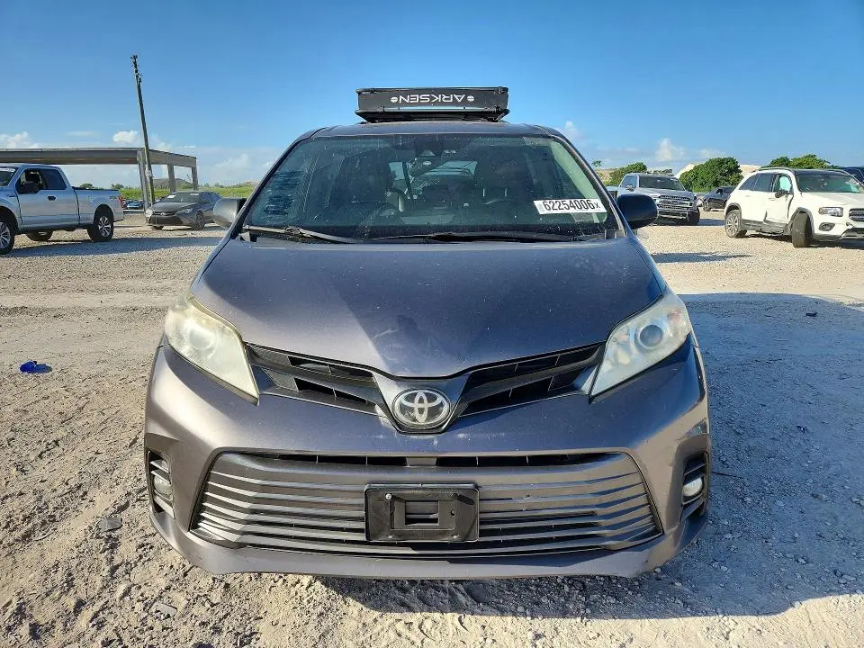 2018 TOYOTA SIENNA XLE PREMIUM 8-PASSENGER  
