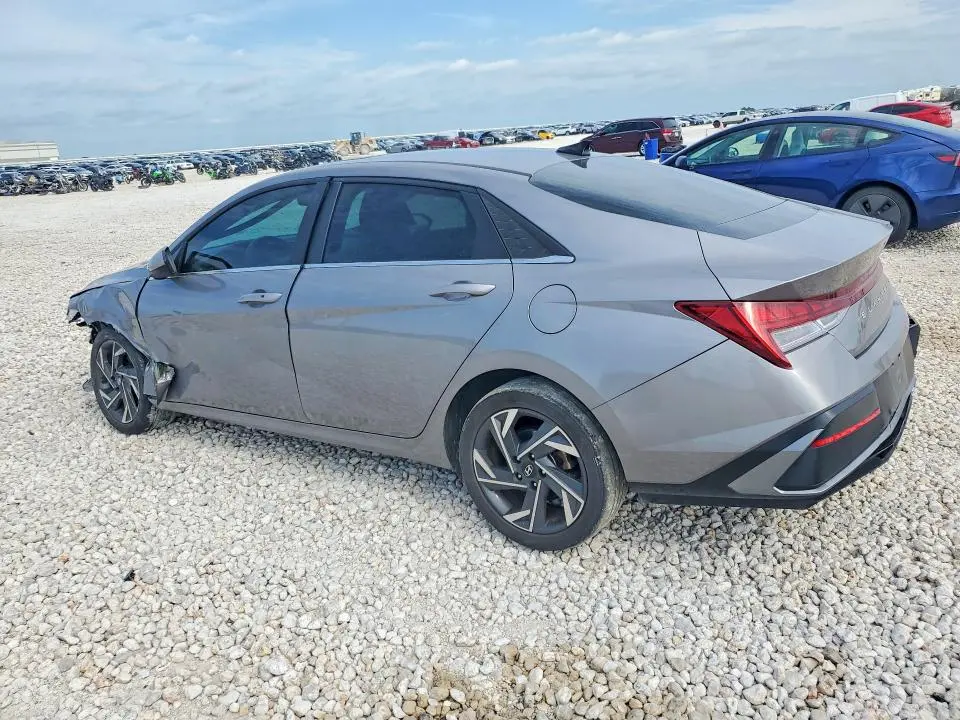 2024 HYUNDAI ELANTRA SEL  