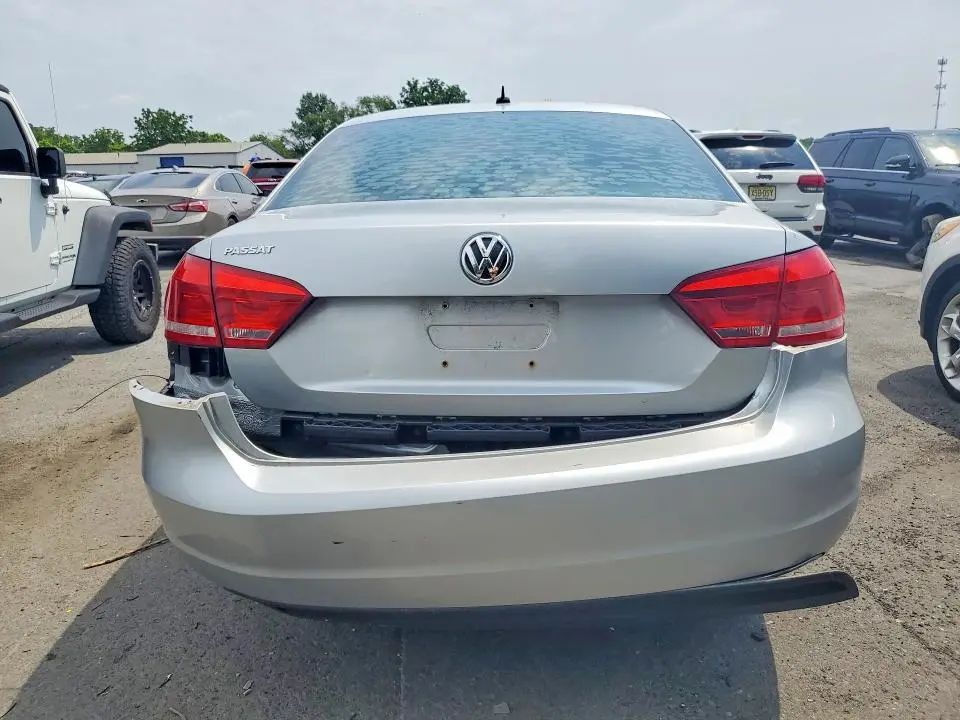 2012 VOLKSWAGEN PASSAT S  