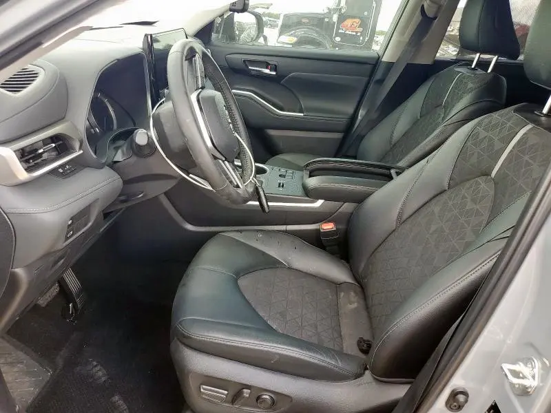 2024 TOYOTA HIGHLANDER HYBRID XLE  