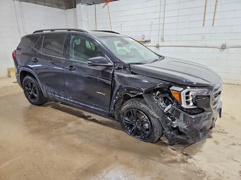 2024 GMC TERRAIN AT4  