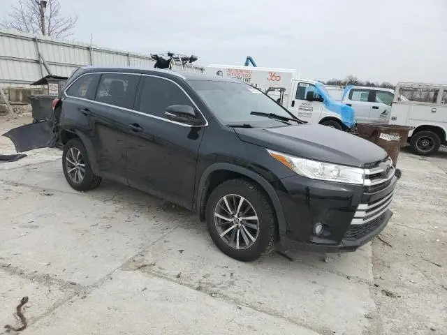 2018 TOYOTA HIGHLANDER SE