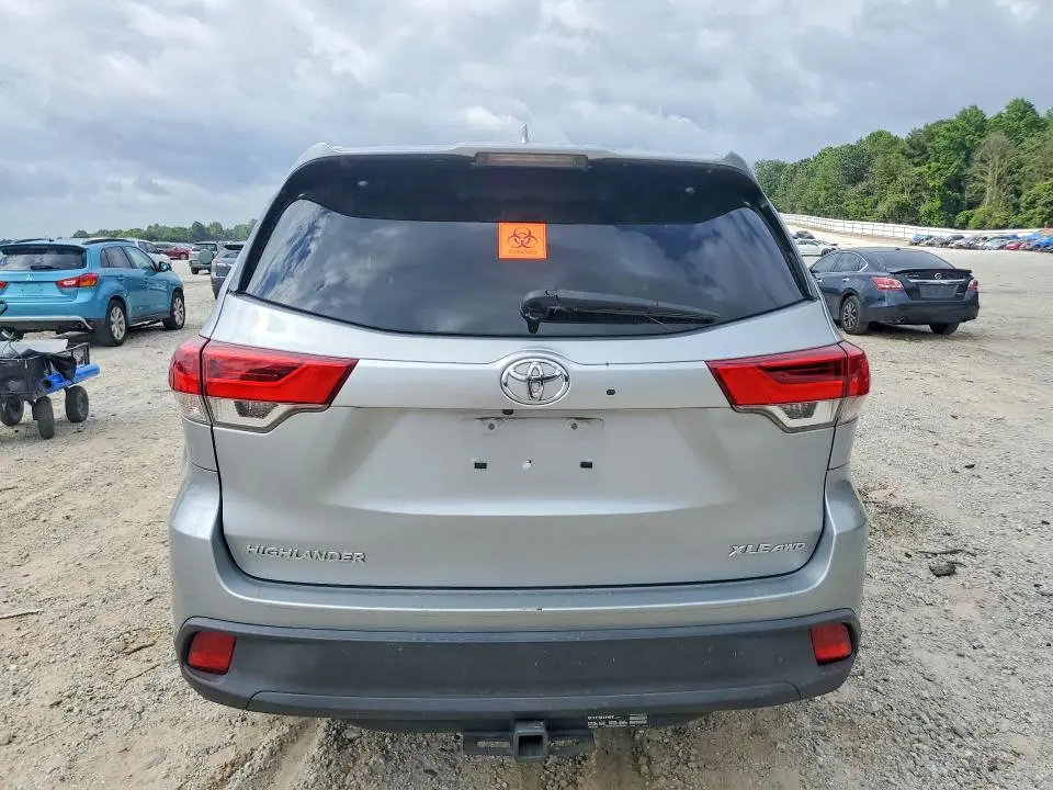 2018 TOYOTA HIGHLANDER XLE  
