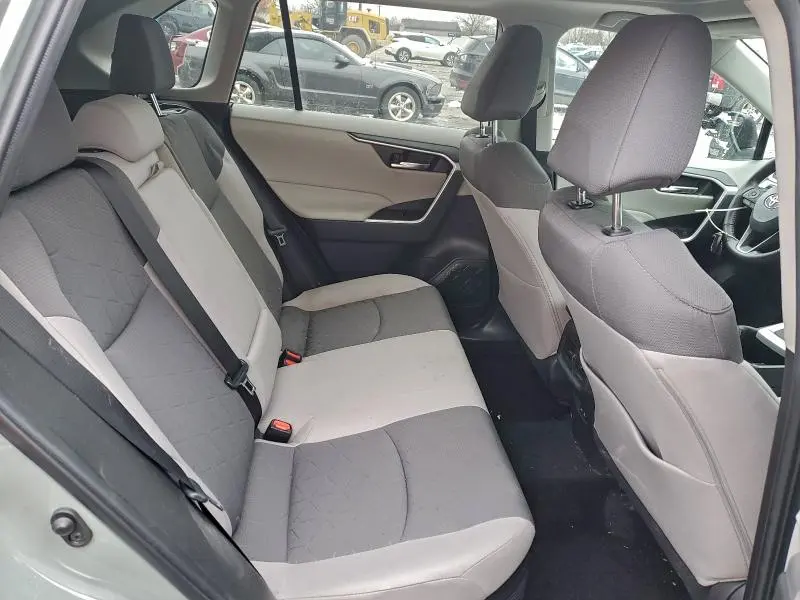 2022 TOYOTA RAV4 XLE  