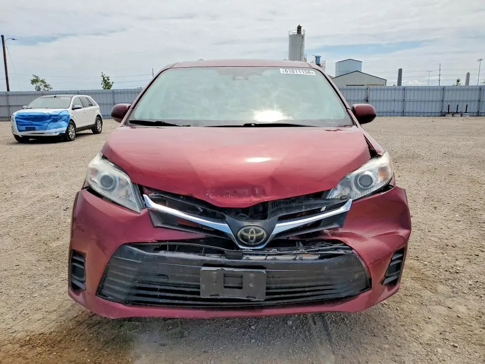 2019 TOYOTA SIENNA LE  