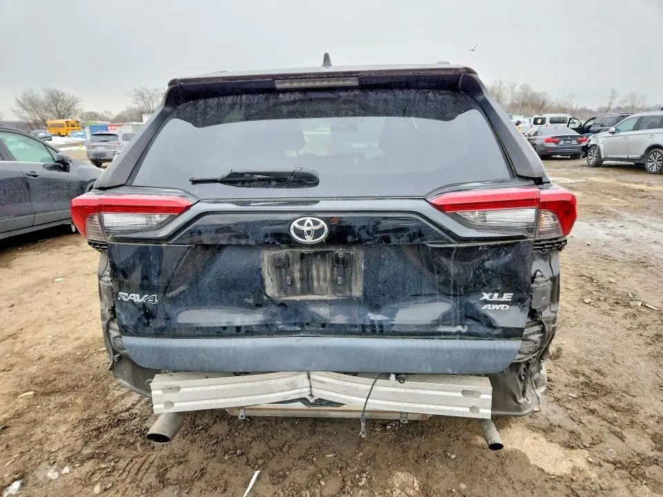 2020 TOYOTA RAV4 XLE  