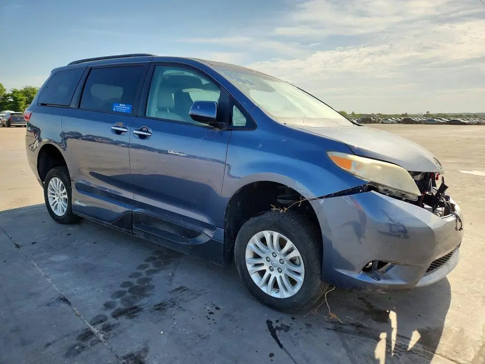 2017 TOYOTA SIENNA XLE 8-PASSENGER  