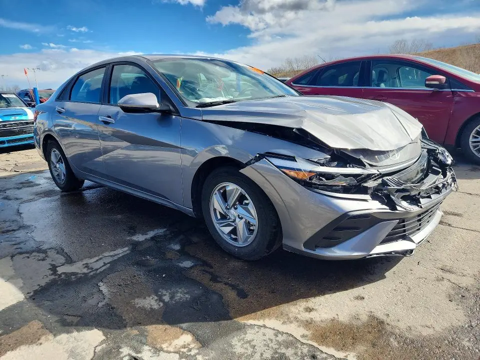 2024 HYUNDAI ELANTRA SE  