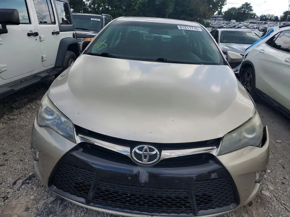 2015 TOYOTA CAMRY SE  