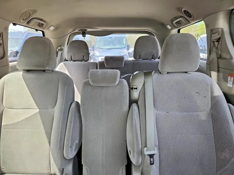 2017 TOYOTA SIENNA LE  