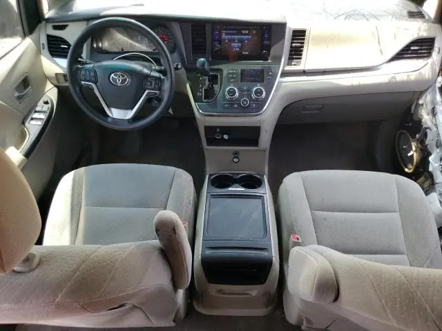 2017 TOYOTA SIENNA LE  