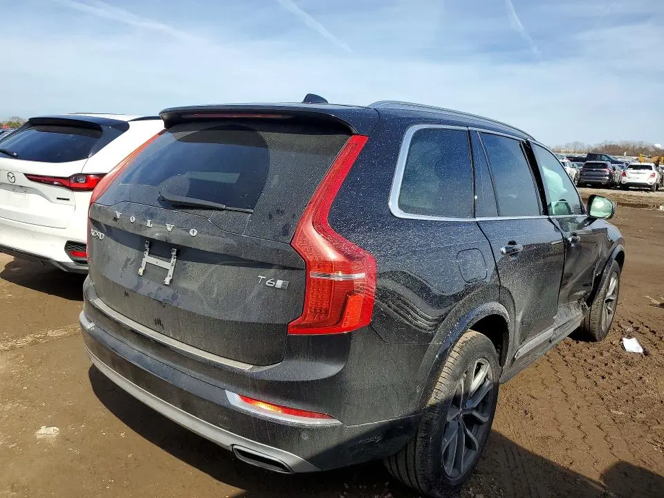 2017 VOLVO XC90 T6  