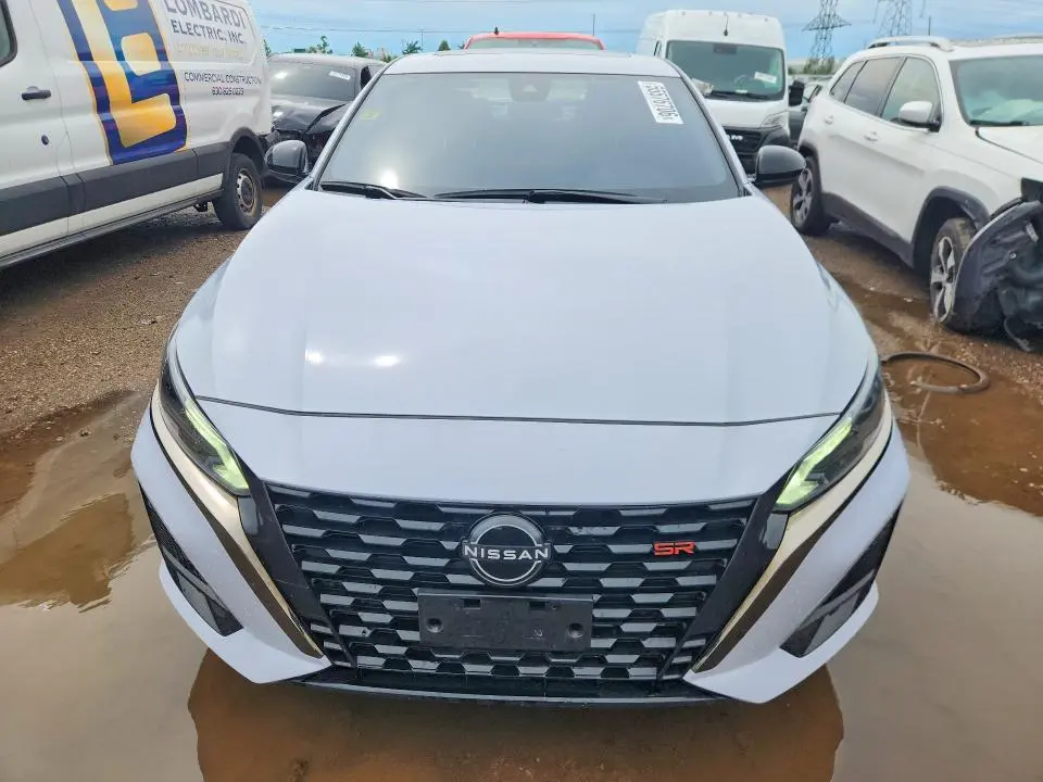 2024 NISSAN ALTIMA SR  