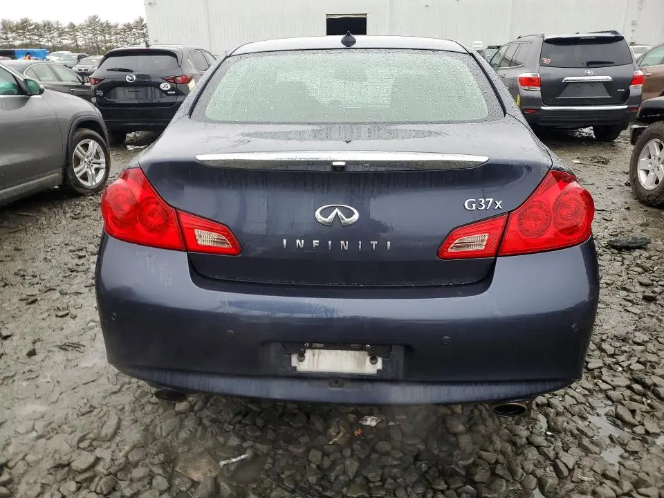 2011 INFINITI G37   