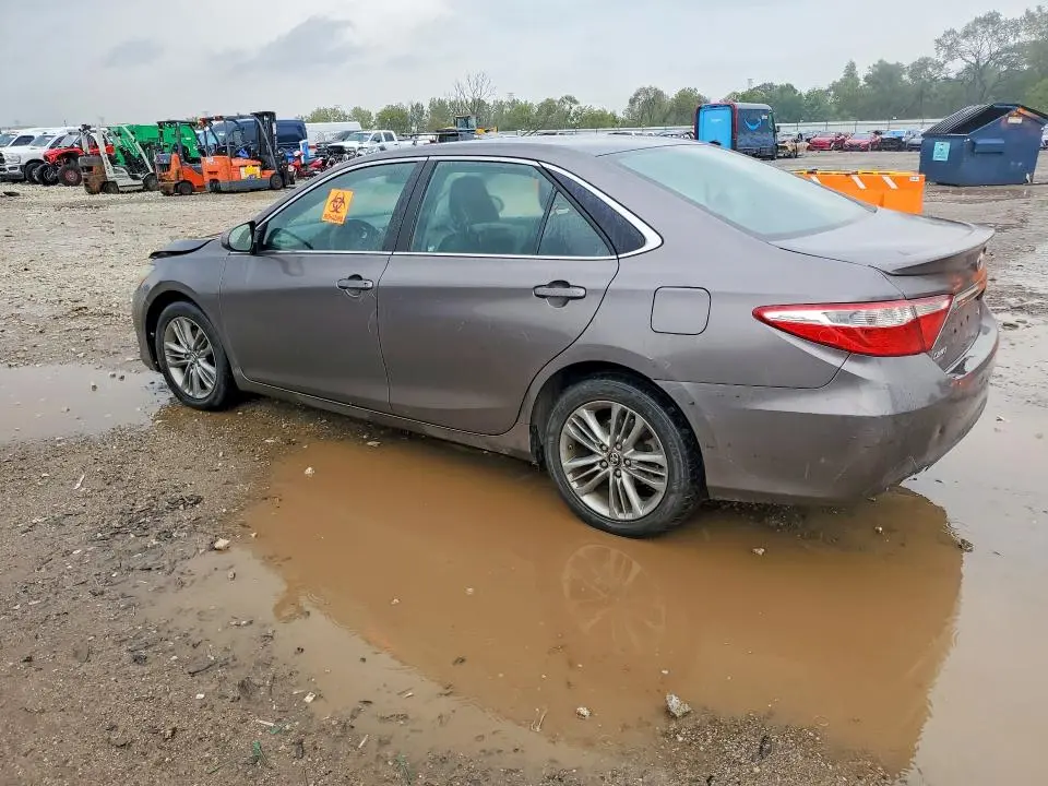 2015 TOYOTA CAMRY SE  