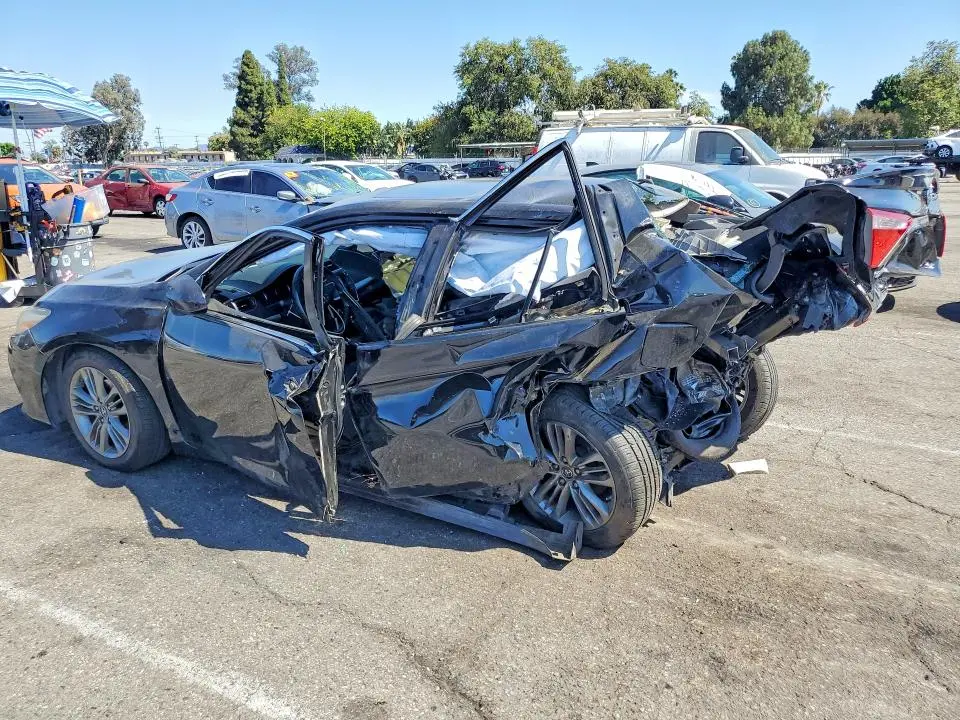 2017 TOYOTA CAMRY SE  