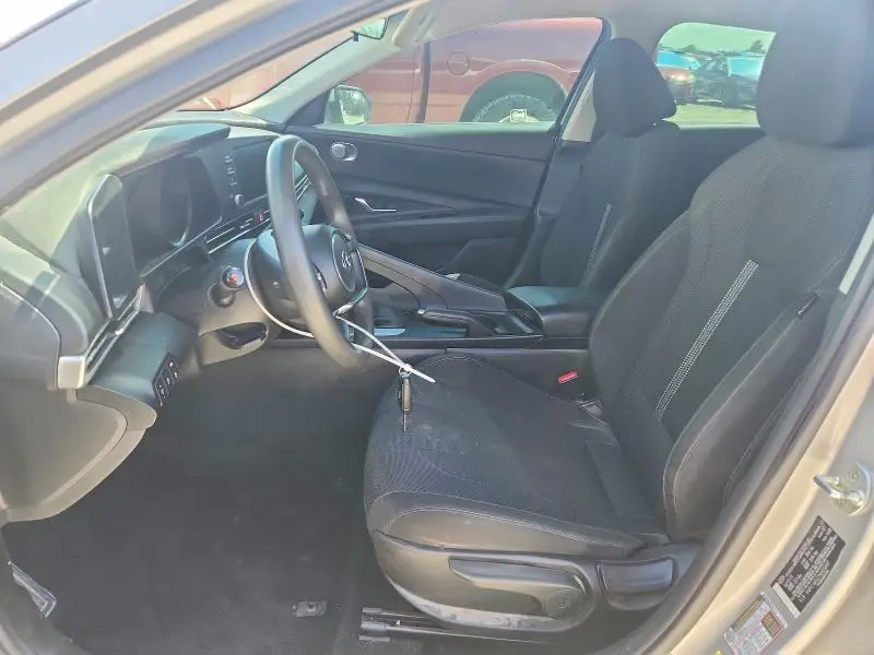 2022 HYUNDAI ELANTRA SE  