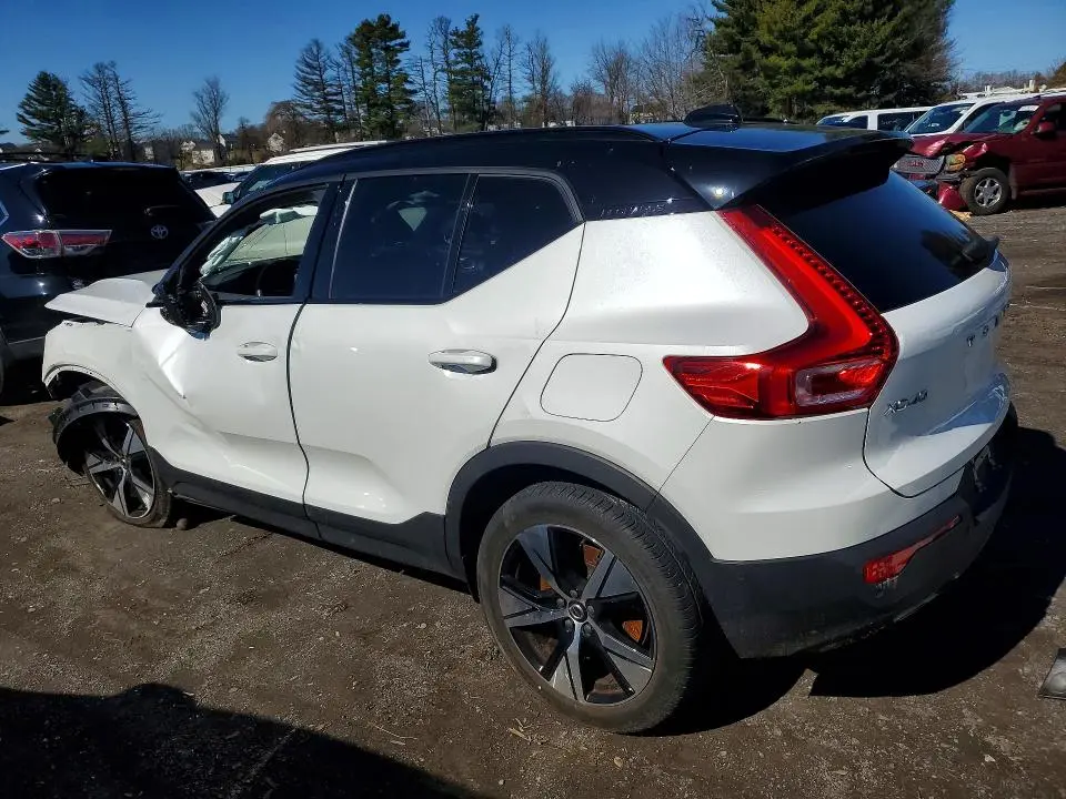 2022 VOLVO XC40 P8 RECHARGE PLUS  