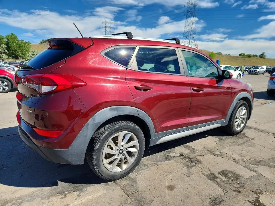 2017 HYUNDAI TUCSON SE  