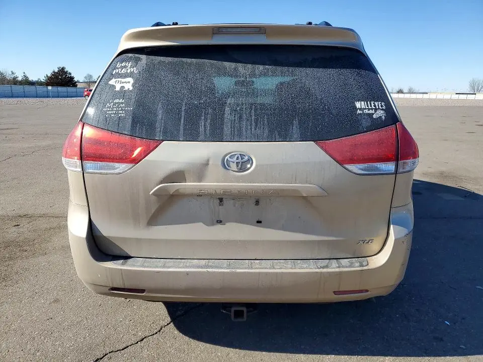 2011 TOYOTA SIENNA XLE  