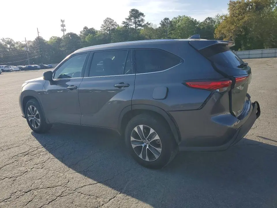 2021 TOYOTA HIGHLANDER XLE  