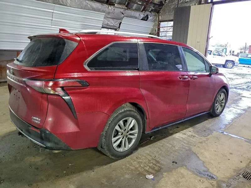 2022 TOYOTA SIENNA LE  