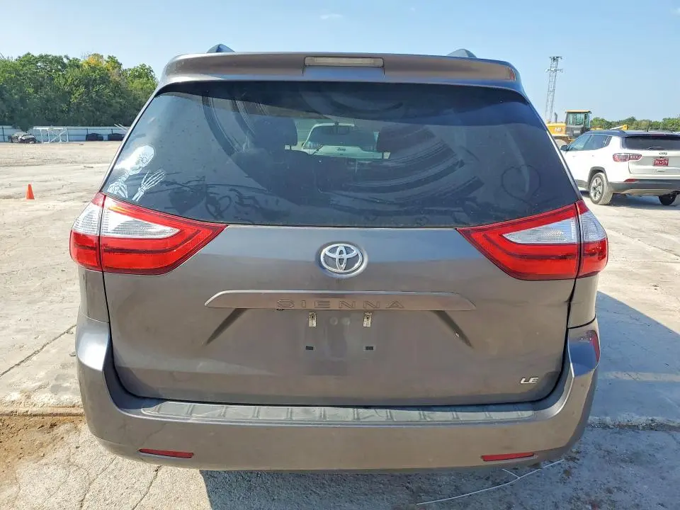 2017 TOYOTA SIENNA LE  