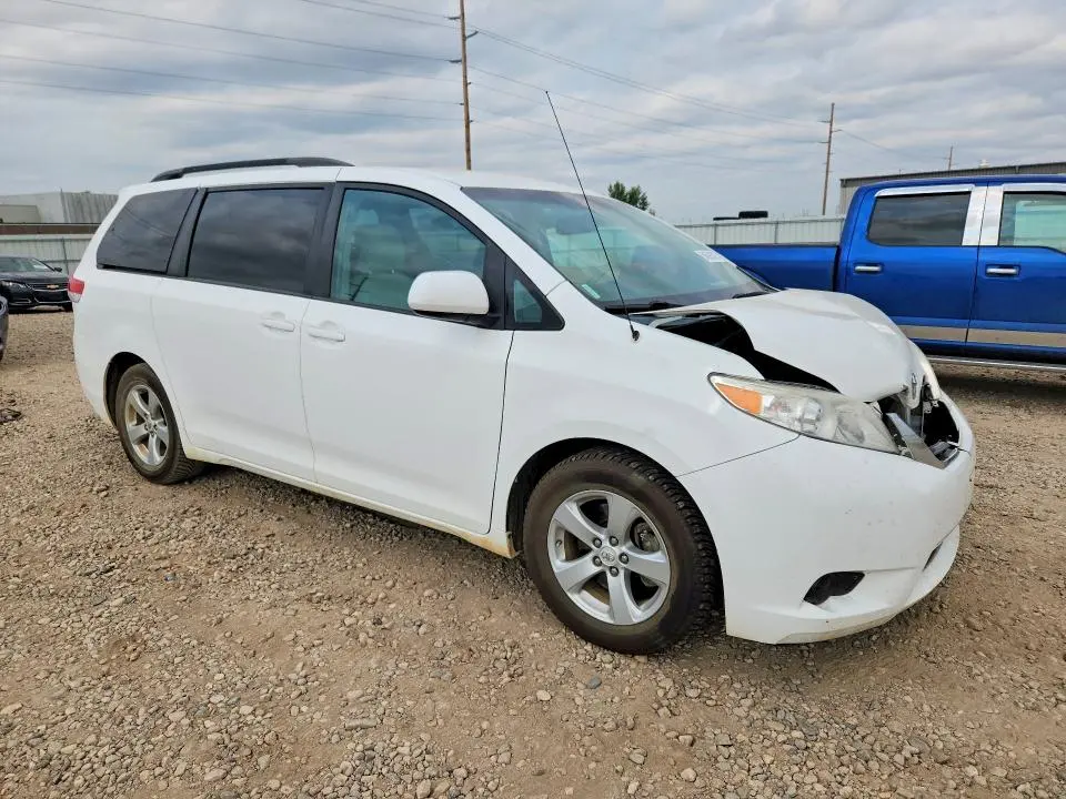 2012 TOYOTA SIENNA LE  