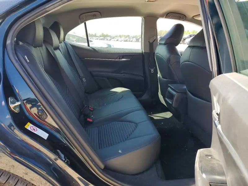 2018 TOYOTA CAMRY SE  