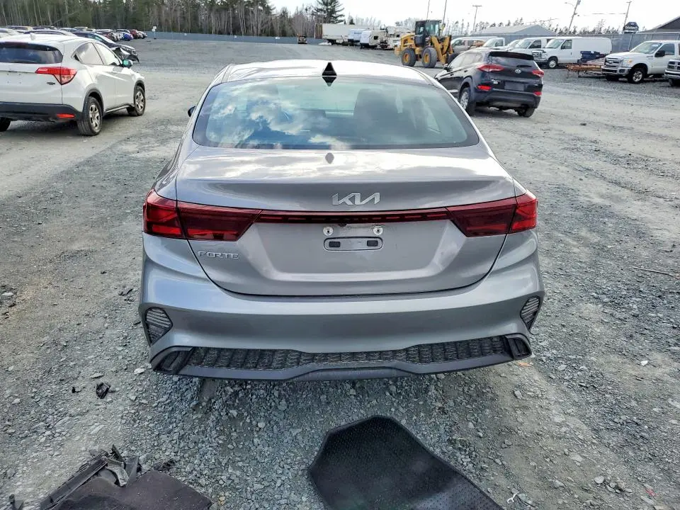 2023 KIA FORTE LX  