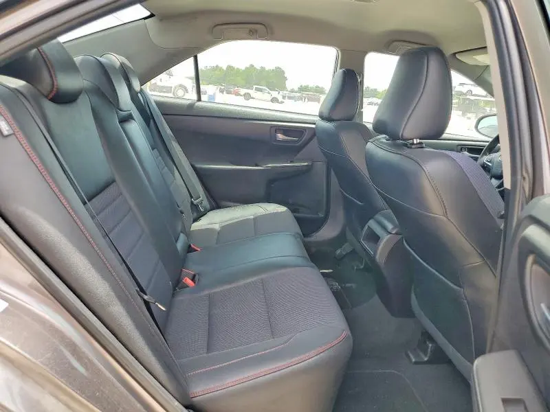 2016 TOYOTA CAMRY SE  